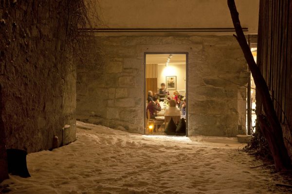 Gidibauer Gastraum von außen im Winter Gidibauer Gastraum von außen im Winter