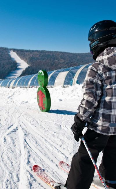 Kind beim Skifahren